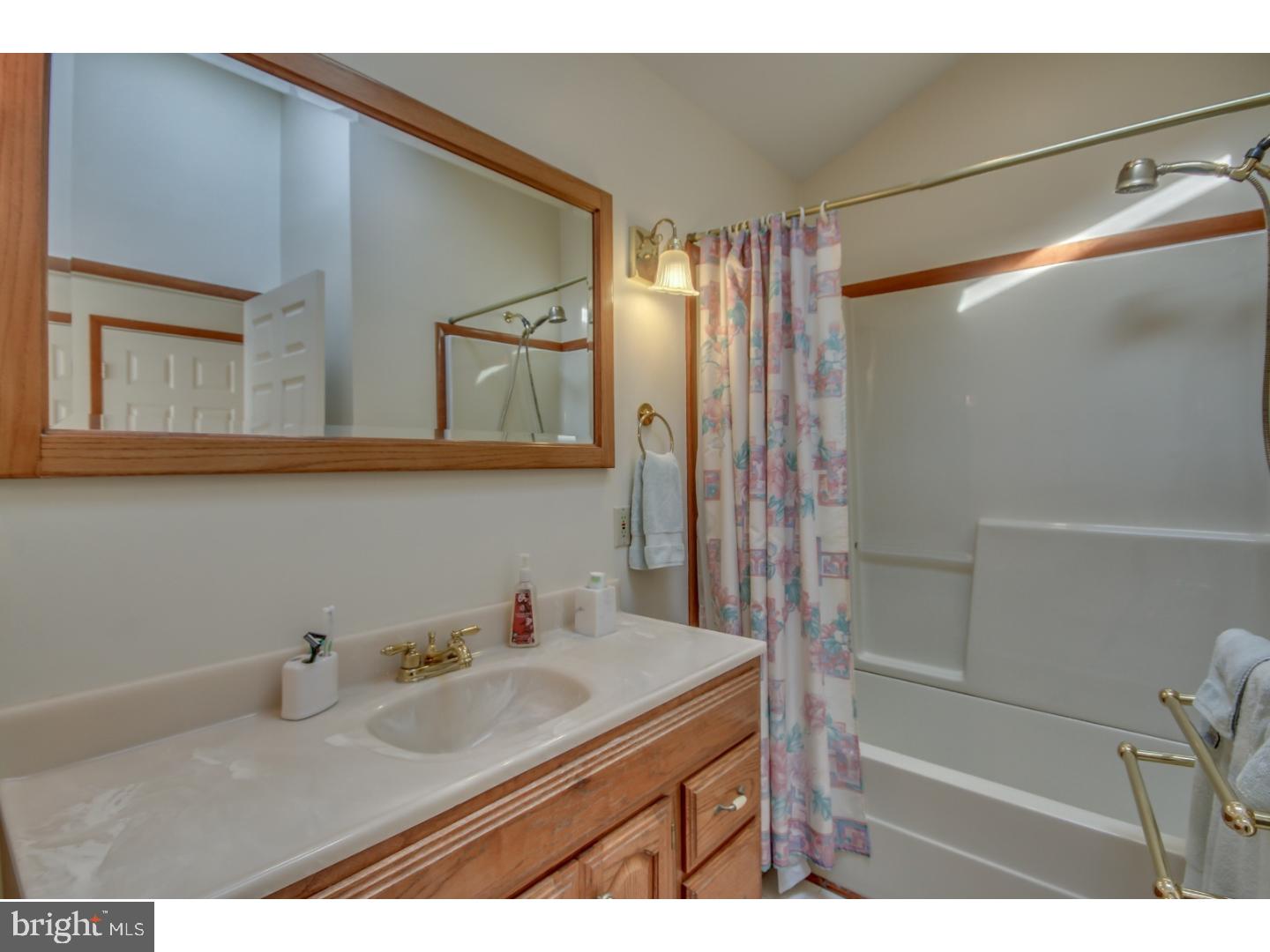 662 Paddock Road Southampton, PA 18966 - Photo 19 of 25 Master Bathroom