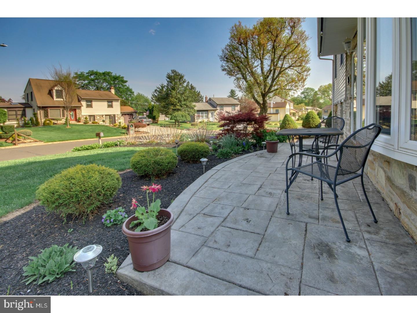 662 Paddock Road Southampton, PA 18966 - Photo 3 of 25 Porch