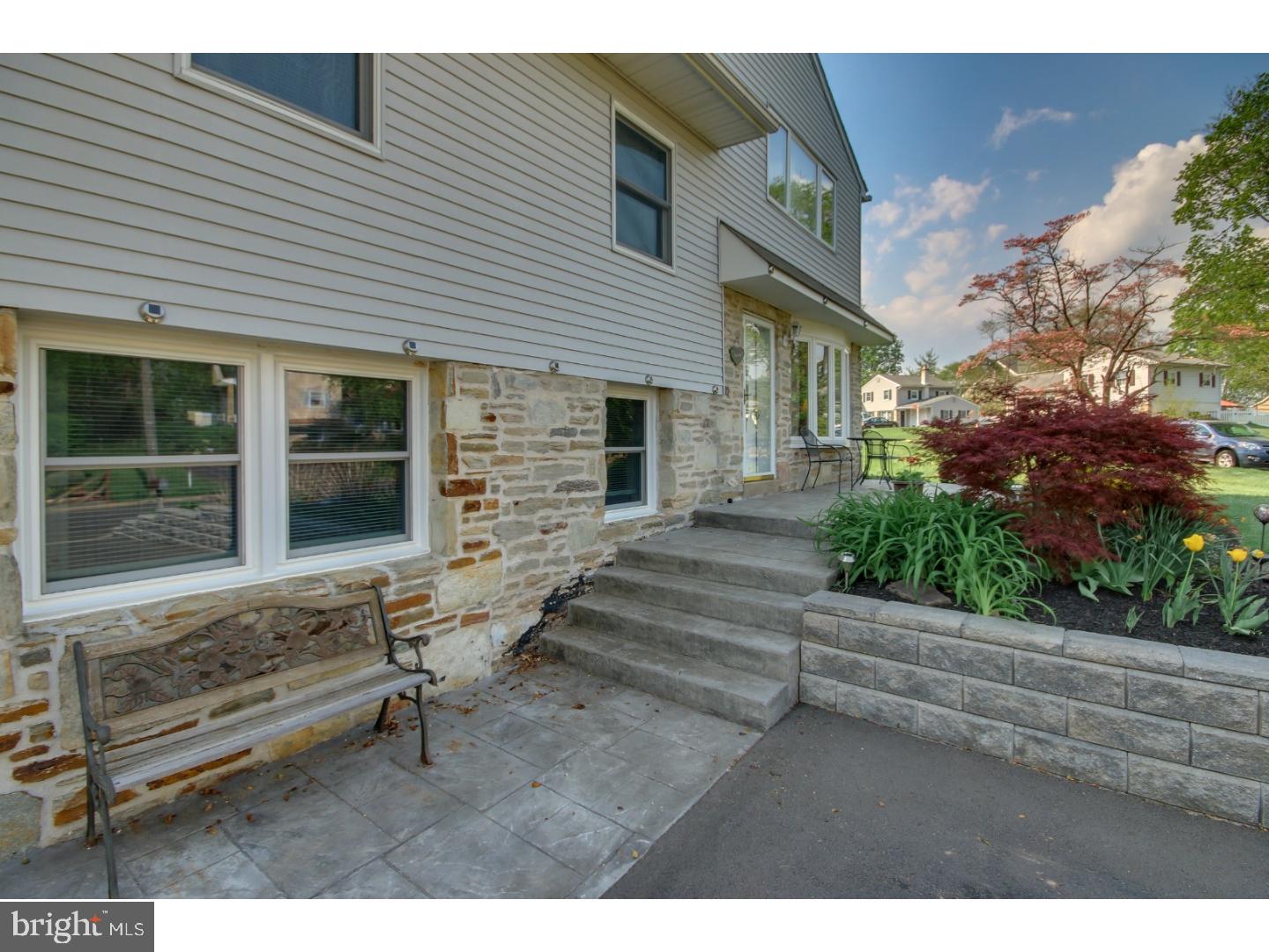 662 Paddock Road Southampton, PA 18966 - Photo 4 of 25 Porch