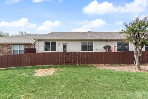 $290,000 | 233 Heritage Hill Drive, Lewisville, TX 75067