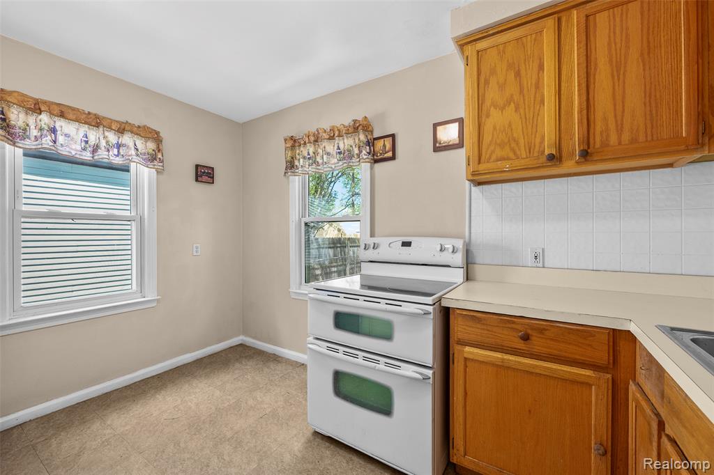 7490 Lamphere Redford, MI 48239 - Photo 7 of 25