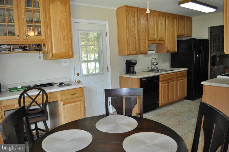 7845 Brompton Street Springfield, VA 22152 - Photo 5 of 21 Kitchen