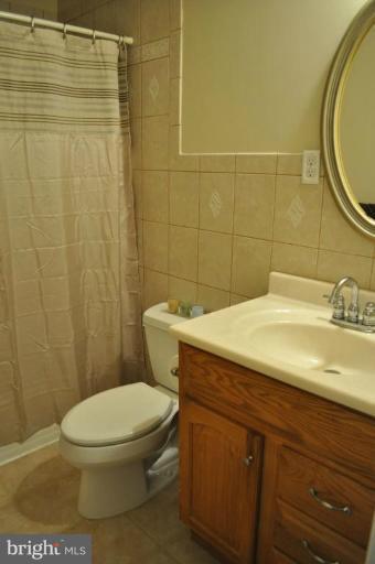 7845 Brompton Street Springfield, VA 22152 - Photo 6 of 21 Bath