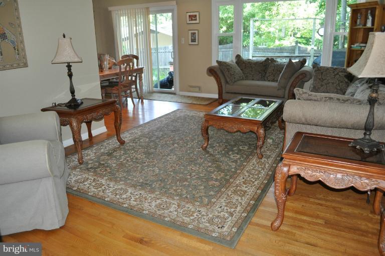 7845 Brompton Street Springfield, VA 22152 - Photo 10 of 21 Living Room