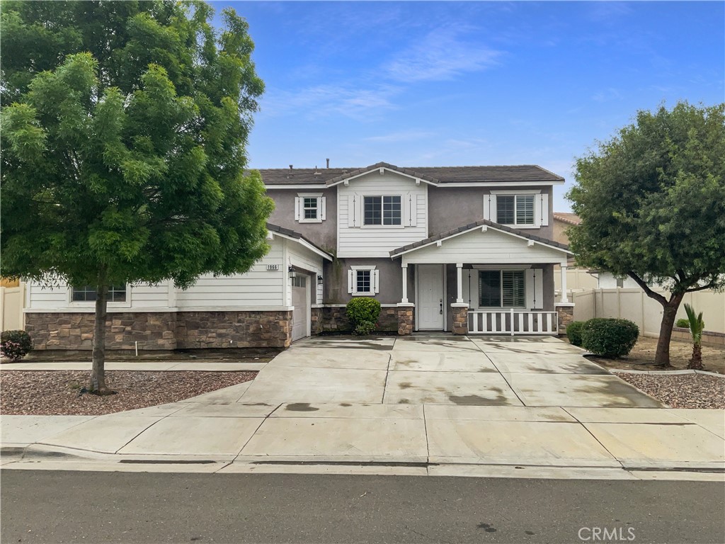 1966 Echo Road San Jacinto, CA 92582 - Photo 21 of 23 a front view of a house with yard