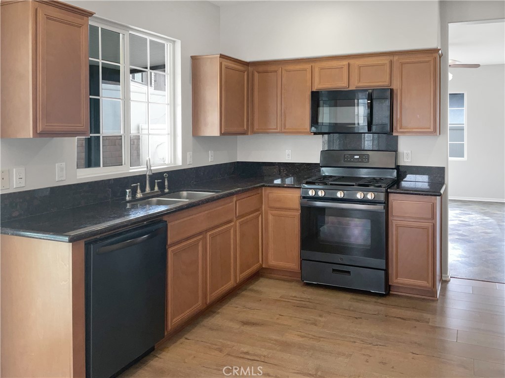 1966 Echo Road San Jacinto, CA 92582 - Photo 6 of 23 a kitchen with a sink stove and microwave