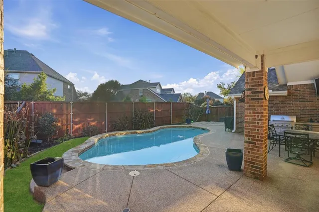 a view of a backyard with sitting area