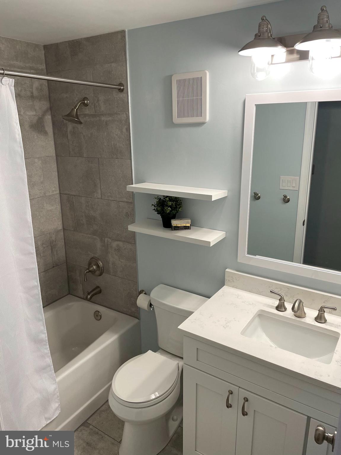 1648 Beekman Place Northwest, Unit D Washington, DC 20009 - Photo 5 of 37 Guest Bathroom