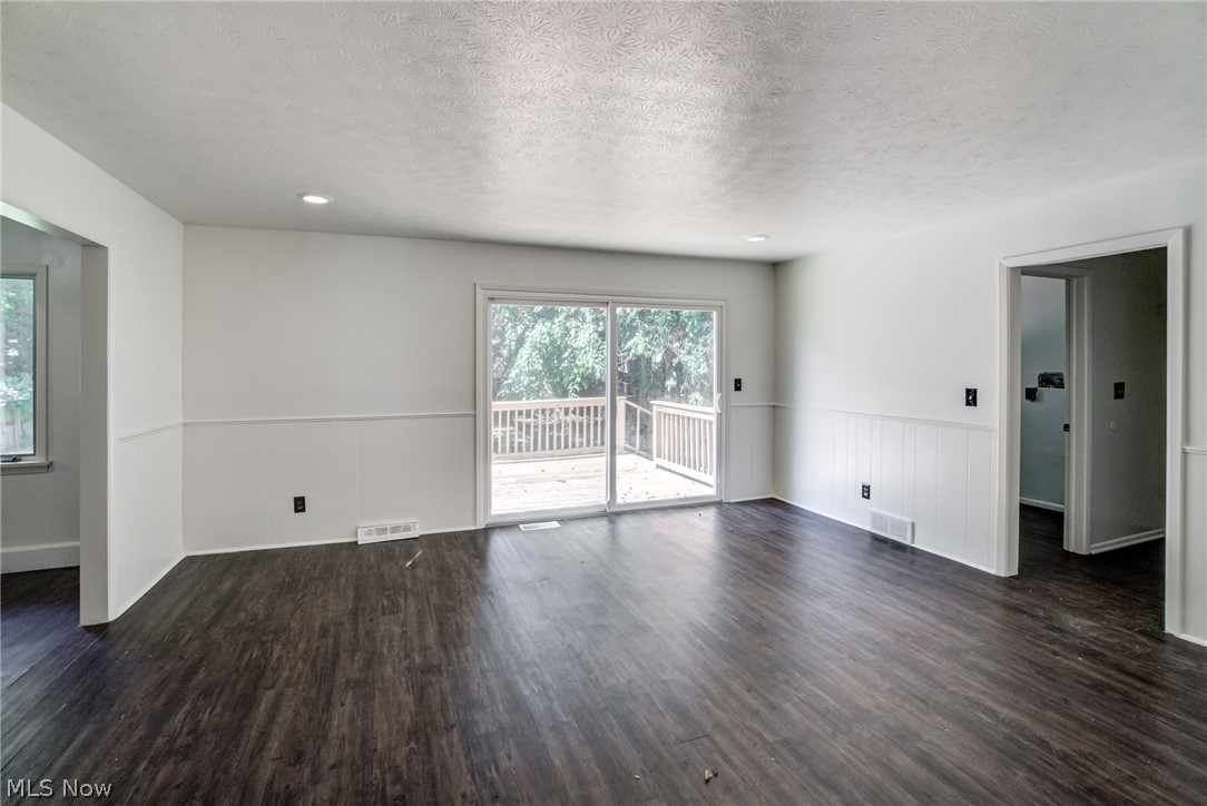18212 Cornwall Road Cleveland, OH 44119 - Photo 7 of 22