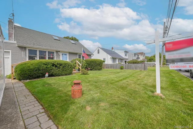 a front view of house with yard