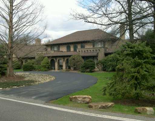 946 Field Club Road Fox Chapel, PA 15238 - Photo 1 of 8 Exterior Front.