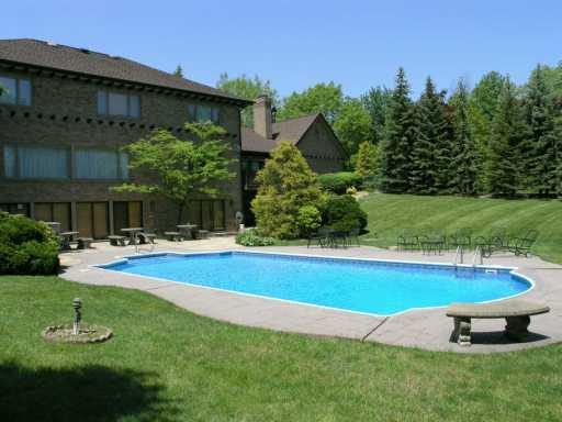 946 Field Club Road Fox Chapel, PA 15238 - Photo 2 of 8 Yard/Garden.