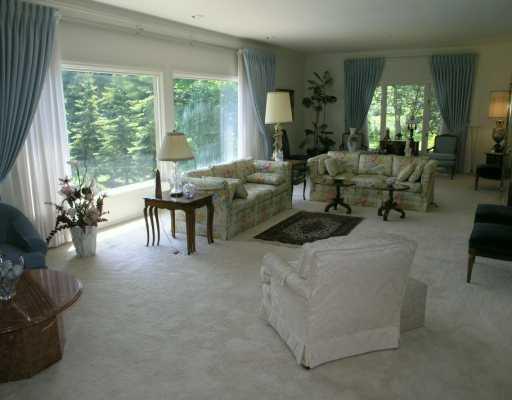 946 Field Club Road Fox Chapel, PA 15238 - Photo 3 of 8 Living Room.