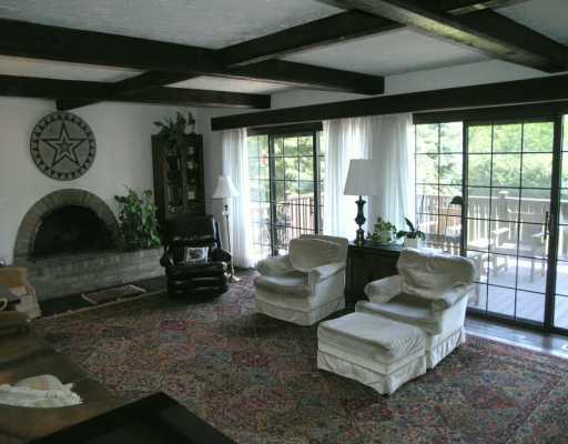 946 Field Club Road Fox Chapel, PA 15238 - Photo 5 of 8 Den/Family/Great Room.