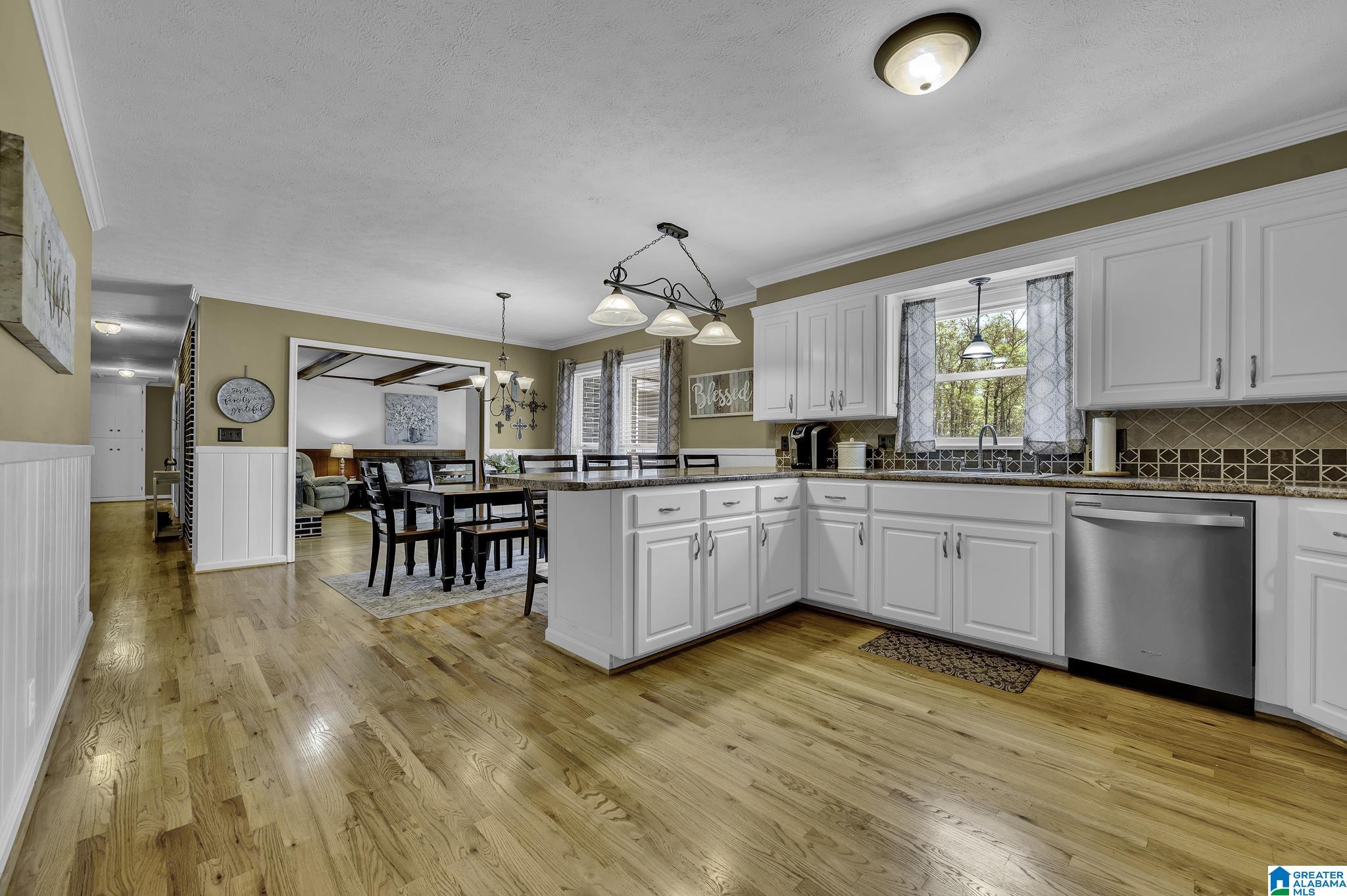 226 20th Street Oneonta, AL 35121 - Photo 9 of 64