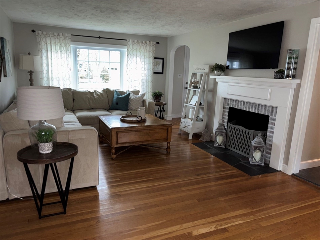 4 Carol Ann Road Lynnfield, MA 01940 - Photo 17 of 25 Gallery Image 17