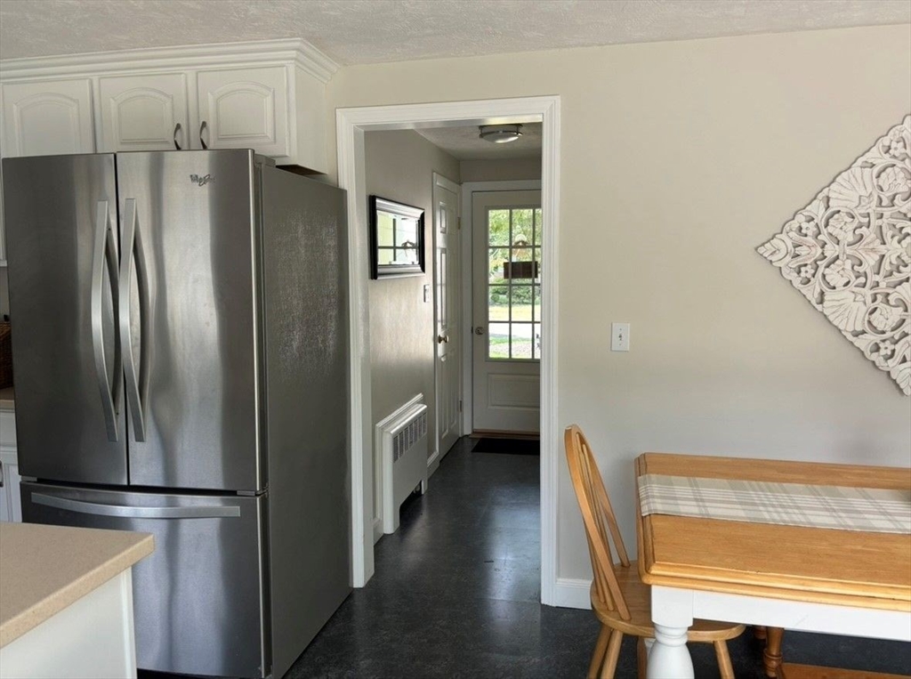 4 Carol Ann Road Lynnfield, MA 01940 - Photo 6 of 25 Gallery Image 6