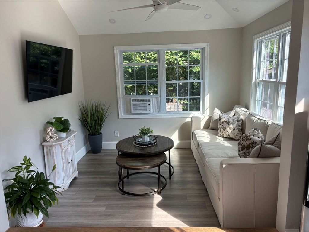 4 Carol Ann Road Lynnfield, MA 01940 - Photo 7 of 25 Gallery Image 7