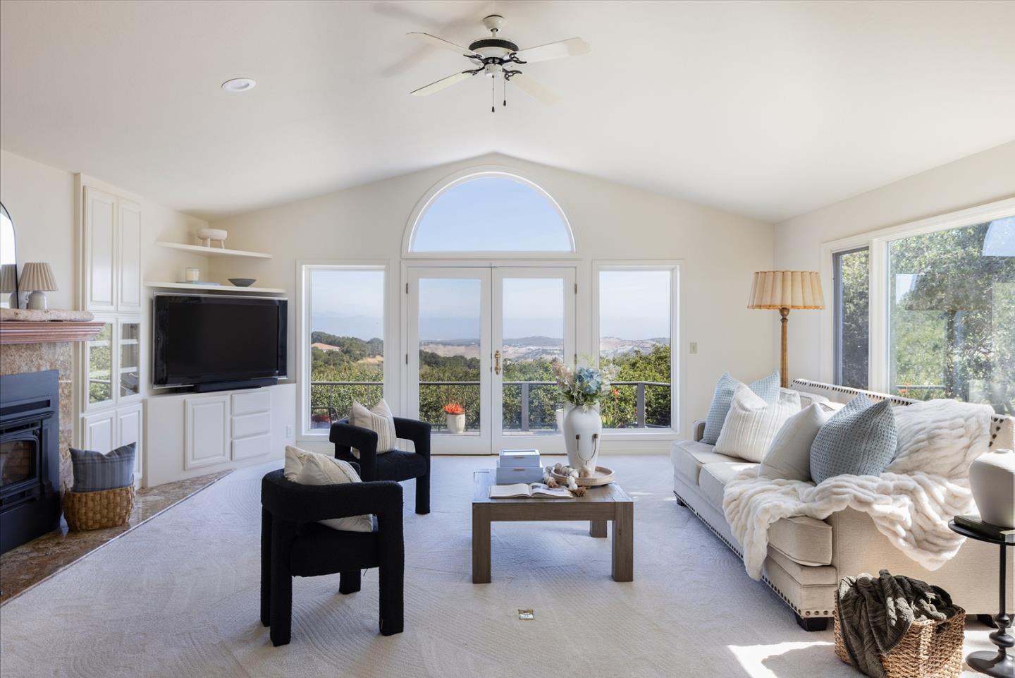 11827 Saddle Road Monterey, CA 93940 - Photo 5 of 34