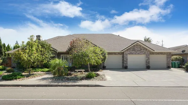 $819,999 | 2432 West Vine Street, Lodi, CA 95242