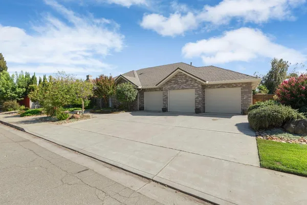 $819,999 | 2432 West Vine Street, Lodi, CA 95242