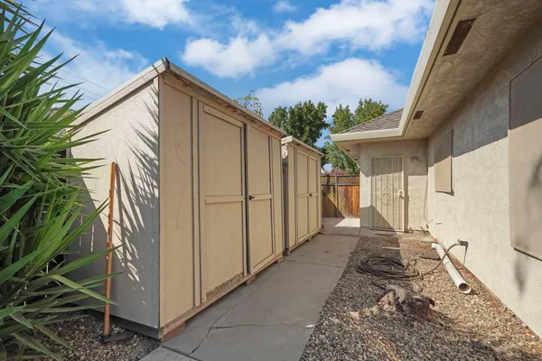 $819,999 | 2432 West Vine Street, Lodi, CA 95242