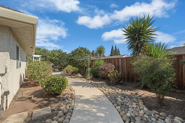 $819,999 | 2432 West Vine Street, Lodi, CA 95242