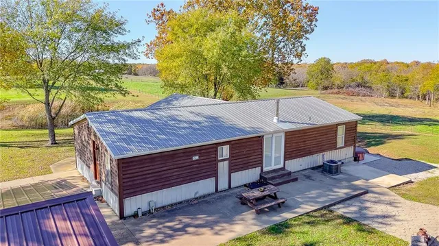 $675,000 | 833 Southwest 1101st Road, Holden, MO 64040