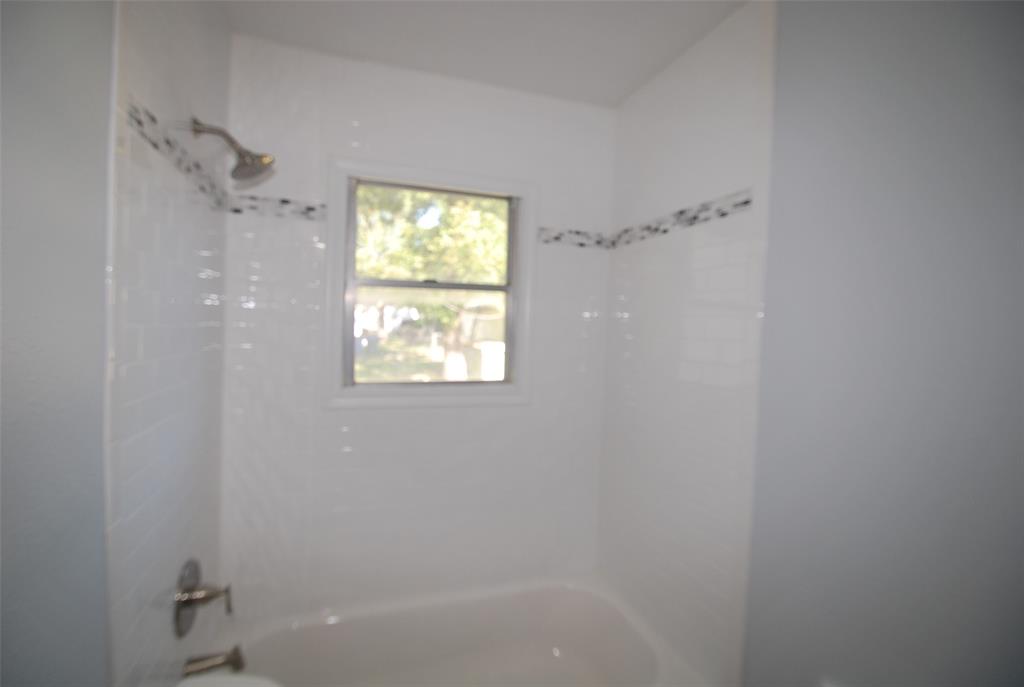 6918 Lockheed Avenue Dallas, TX 75209 - Photo 6 of 8 a bathroom with a bathtub