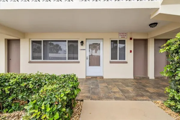 $1,500 | 1235 South Highland Avenue, Unit 1102, Clearwater, FL 33756