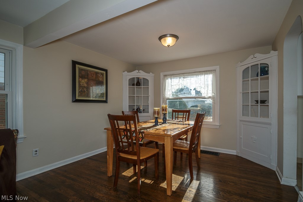4502 Laurel Road Cleveland, OH 44121 - Photo 5 of 31