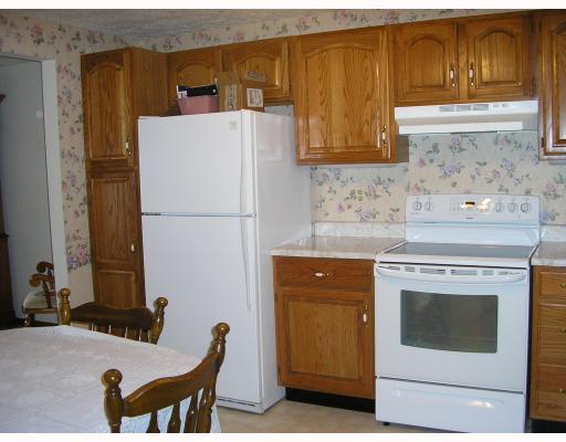 2850 Edgecliff Road, Unit 17 Lower Burrell, PA 15068 - Photo 4 of 8 Kitchen.