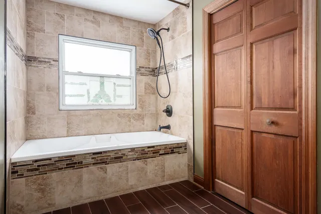 $450,000 | 7421 Squaw Prairie Road, Garden Prairie, IL 61038