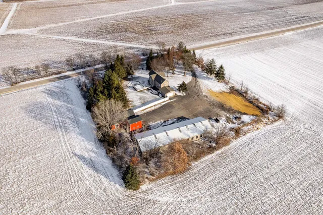 $450,000 | 7421 Squaw Prairie Road, Garden Prairie, IL 61038