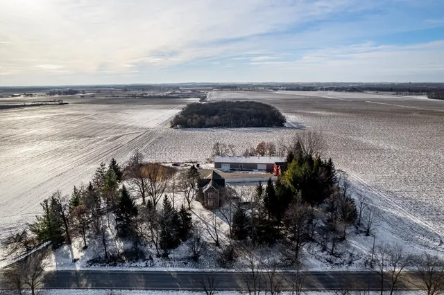 $450,000 | 7421 Squaw Prairie Road, Garden Prairie, IL 61038