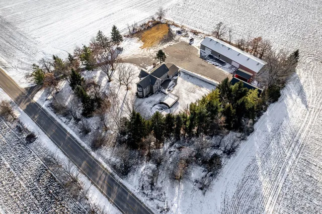 $450,000 | 7421 Squaw Prairie Road, Garden Prairie, IL 61038