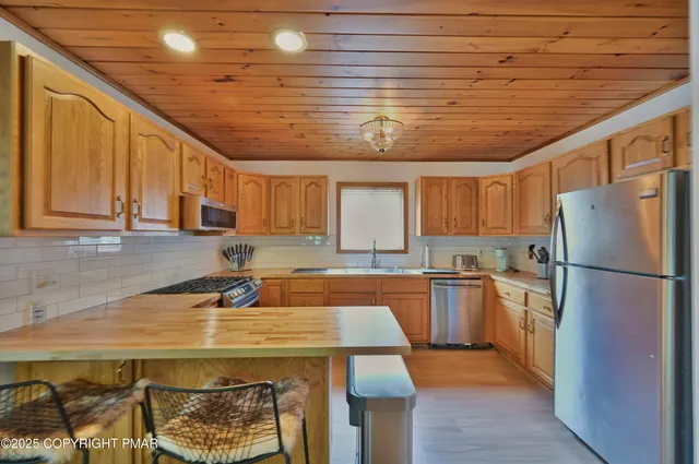 $2,600 | 5203 Iroquois Street, Tobyhanna, PA 18466