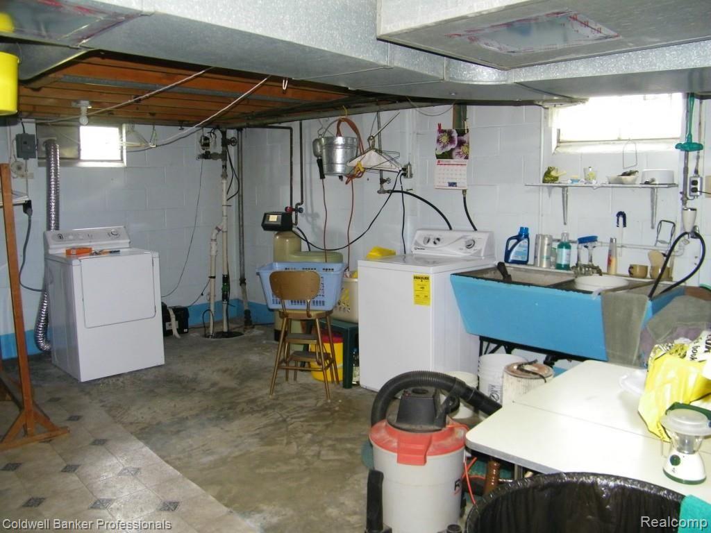 1040 Farnsworth Road Lapeer, MI 48446 - Photo 35 of 40 100_5846.jpg