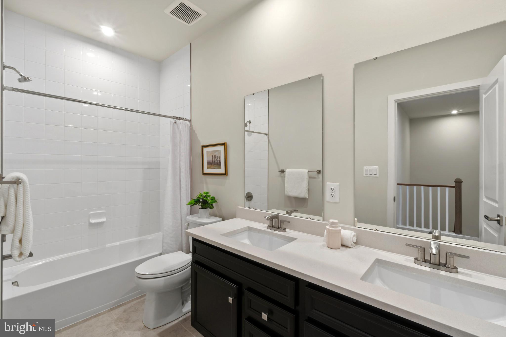13826 Ridgeview Court Cockeysville, MD 21030 - Photo 28 of 46 Upper Level Hall Bath