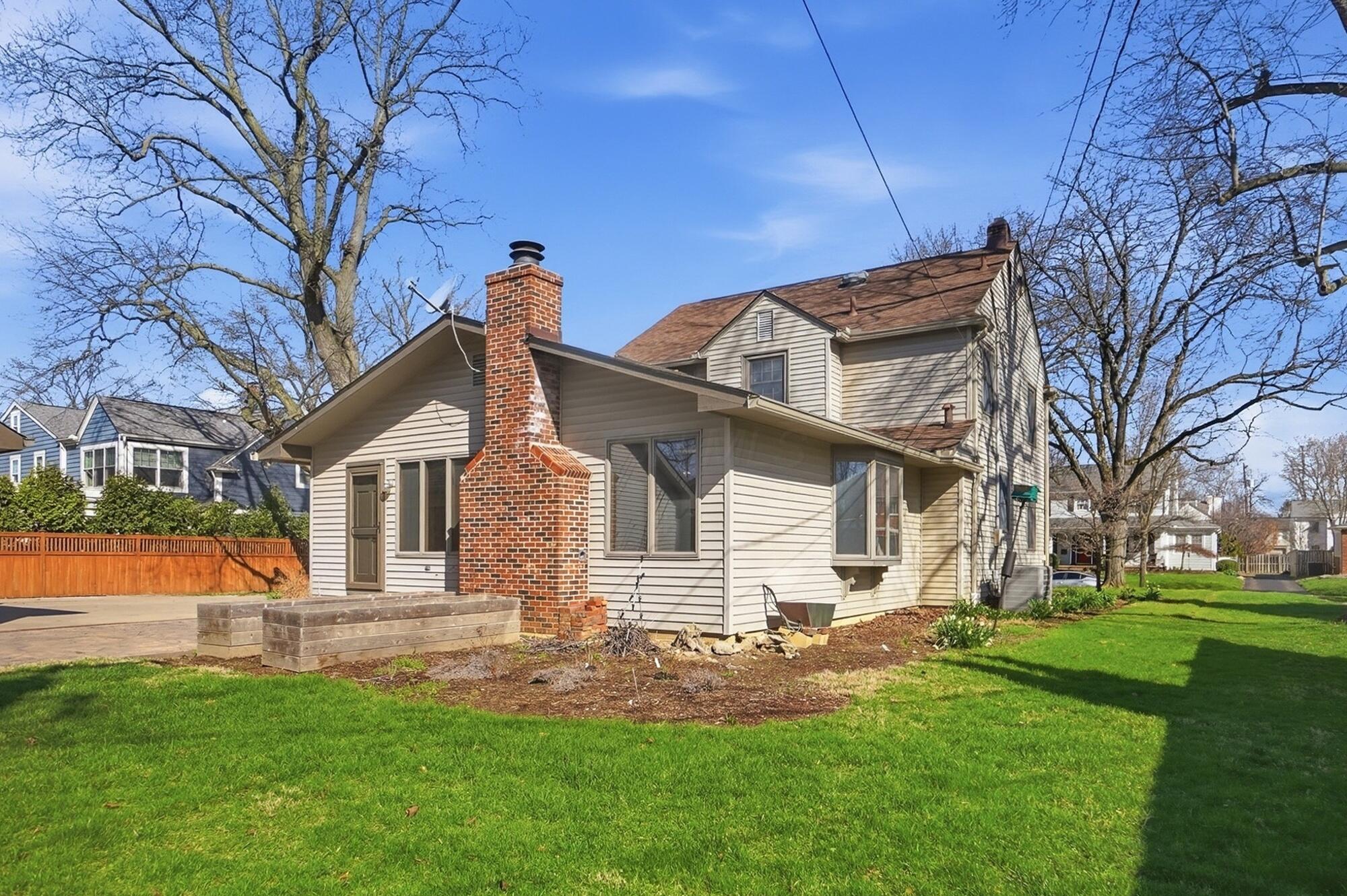 1627 Doone Road Upper Arlington, OH 43221 - Photo 11 of 37 Yard