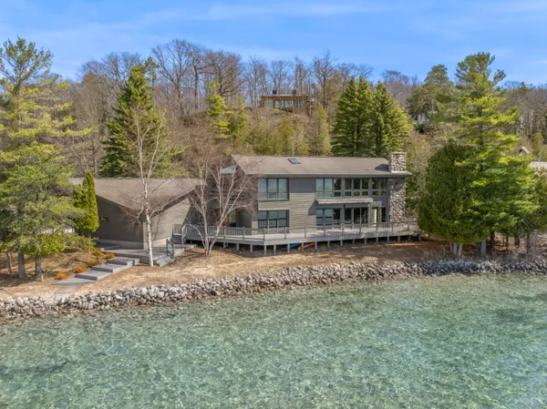 $1,950,000 | 3151 Crystal Drive, Beulah, MI 49617