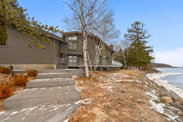 $1,950,000 | 3151 Crystal Drive, Beulah, MI 49617