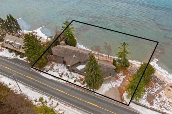 $1,950,000 | 3151 Crystal Drive, Beulah, MI 49617