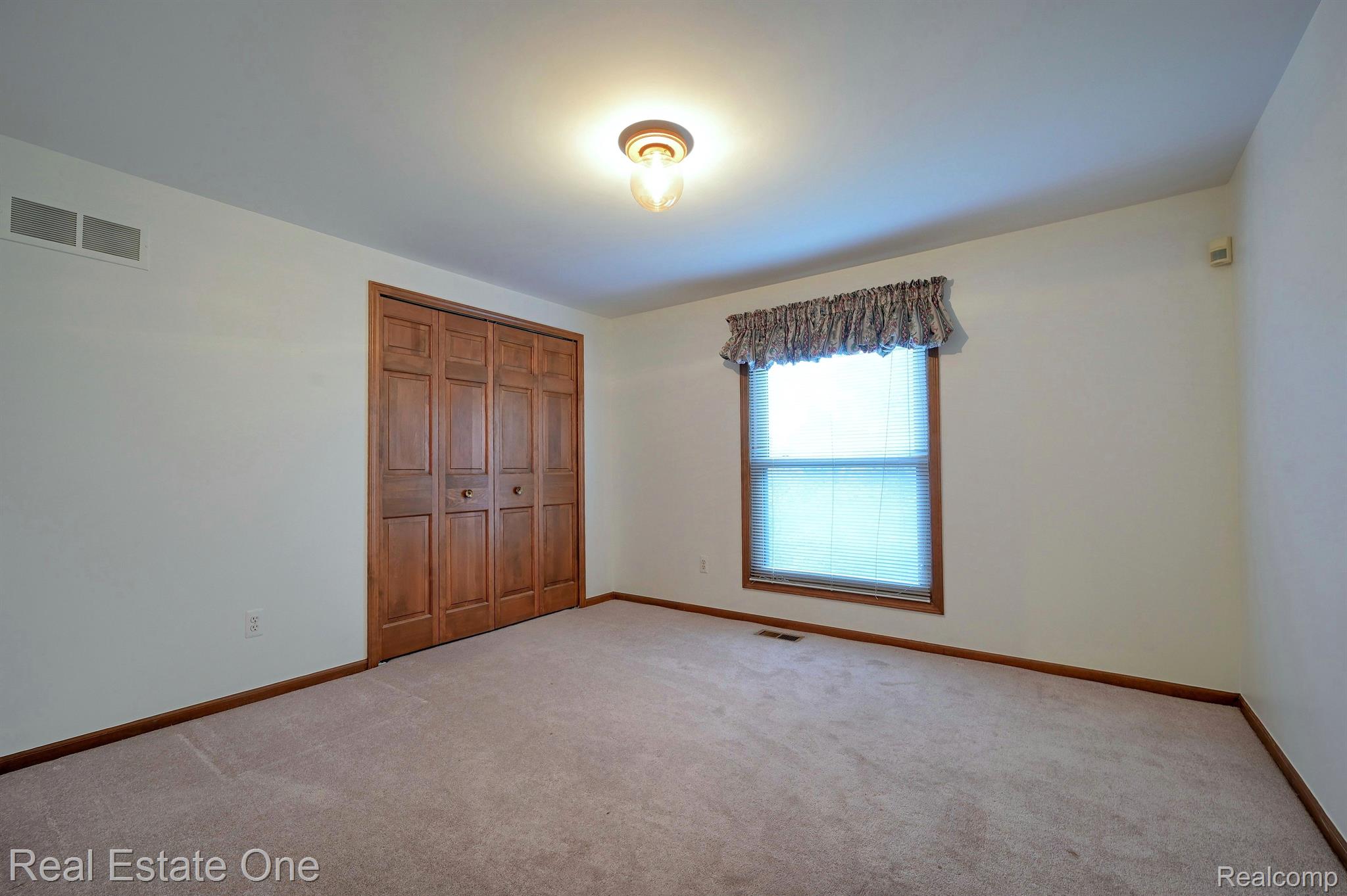 1249 Springwood Court Rochester, MI 48309 - Photo 38 of 52 Bedroom #4