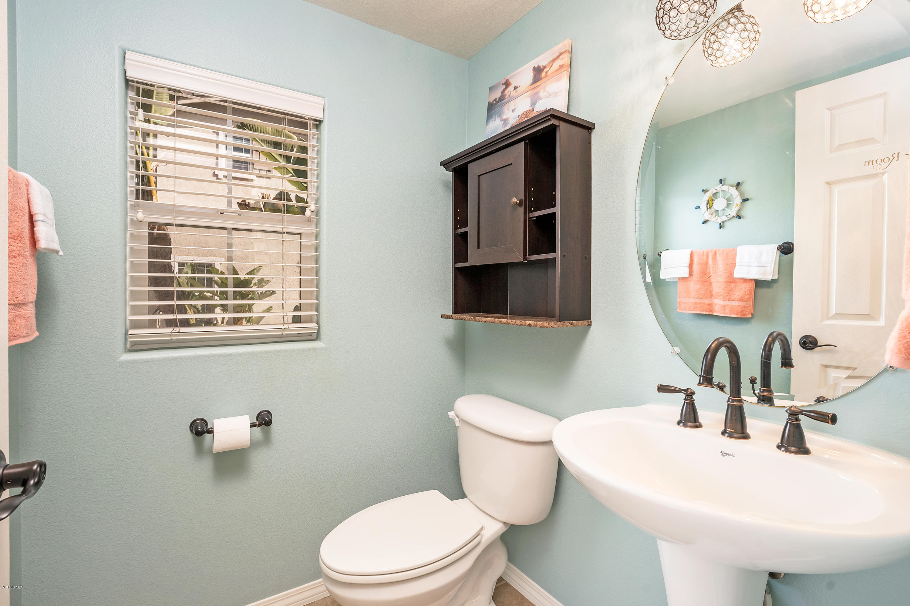 507 Spring Park Road Camarillo, CA 93012 - Photo 16 of 34 a bathroom with a toilet a sink and mirror