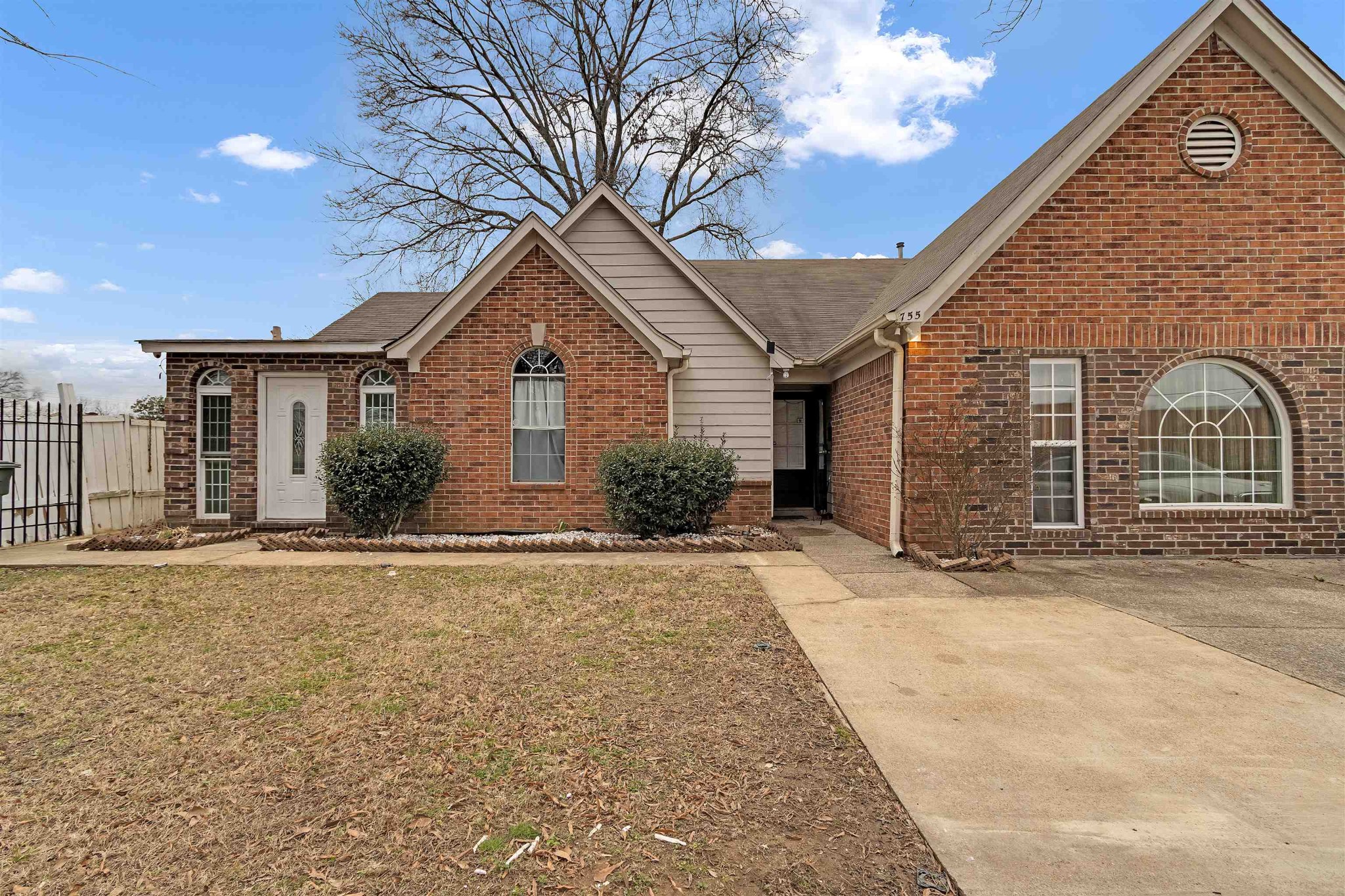 755 North Perkins Road Memphis, TN 38122 - Photo 1 of 25 front view of a house with a street
