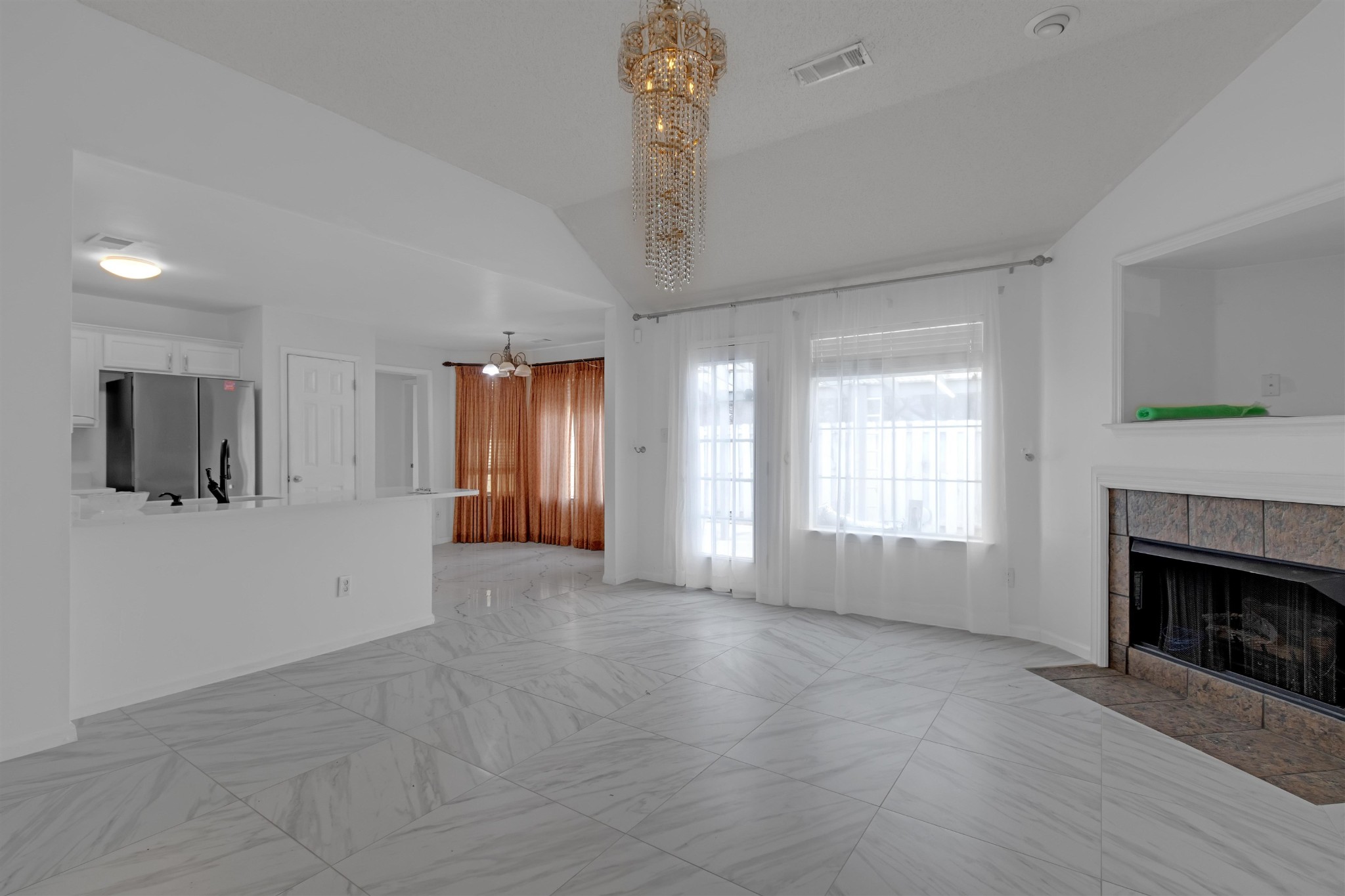 755 North Perkins Road Memphis, TN 38122 - Photo 12 of 25 a view of empty room with floor to ceiling window