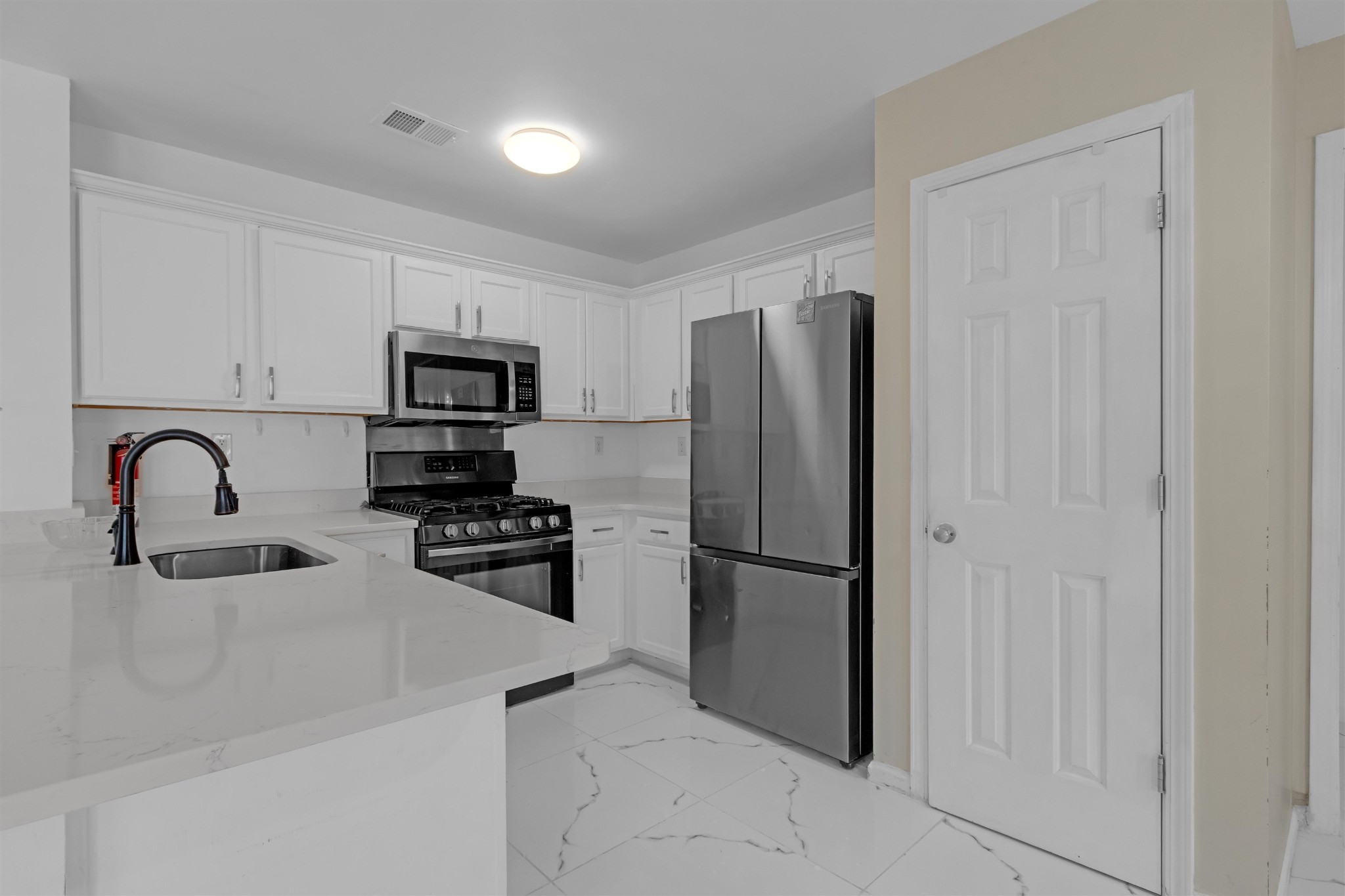 755 North Perkins Road Memphis, TN 38122 - Photo 15 of 25 a kitchen with stainless steel appliances granite countertop a refrigerator and a sink