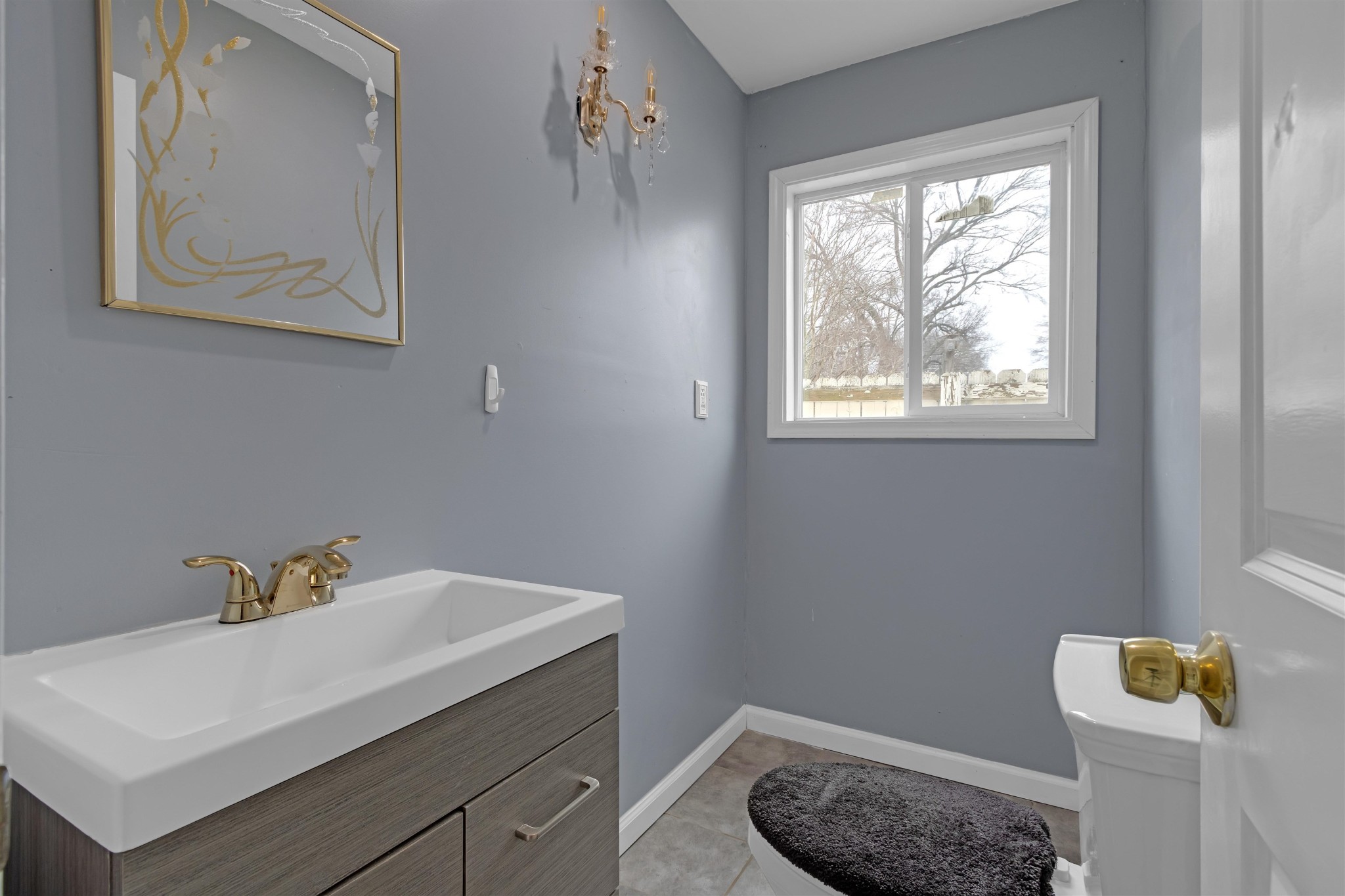 755 North Perkins Road Memphis, TN 38122 - Photo 20 of 25 a bathroom with a sink a light fixture and a window