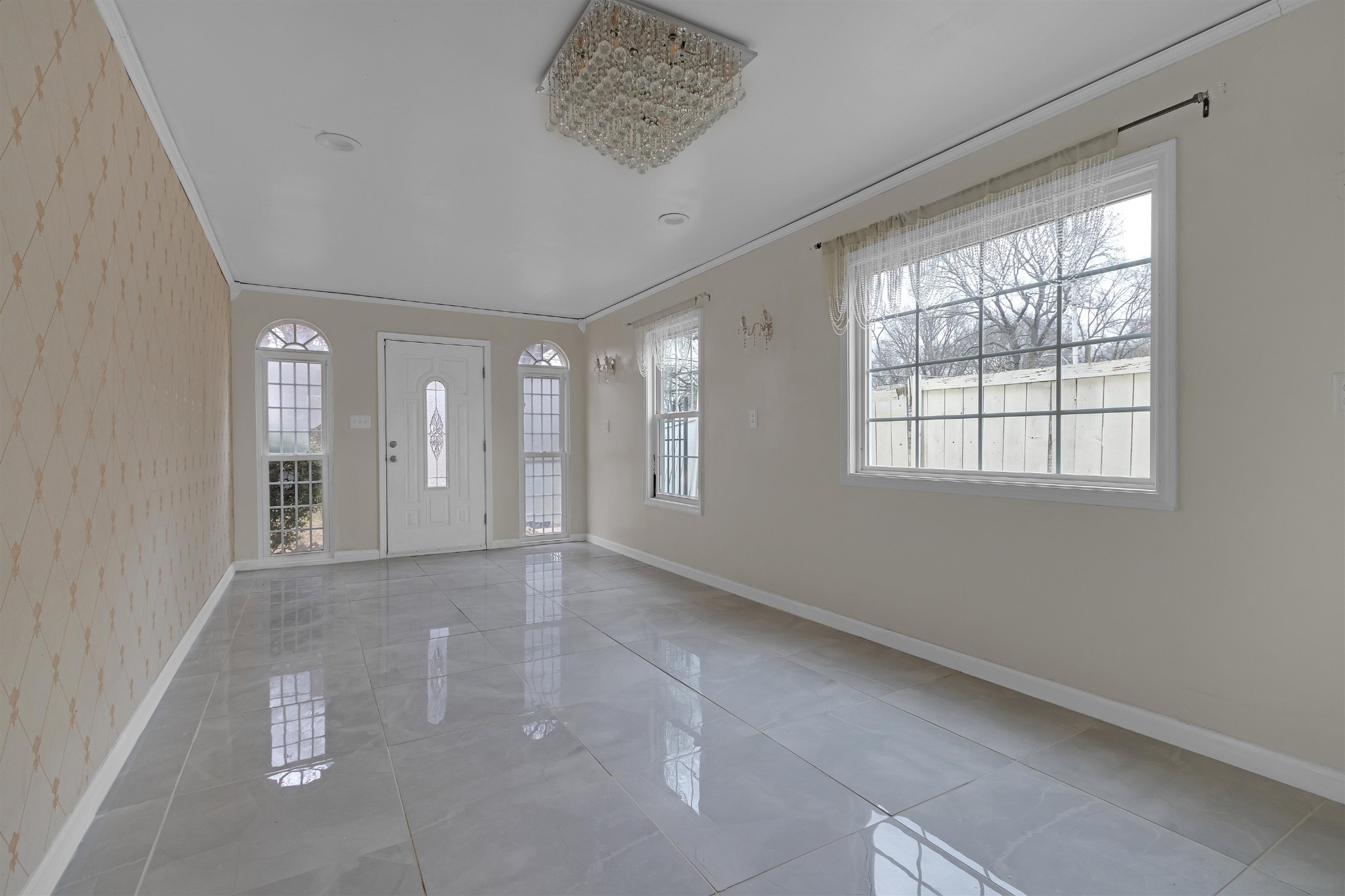 755 North Perkins Road Memphis, TN 38122 - Photo 21 of 25 a view of an empty room with a window